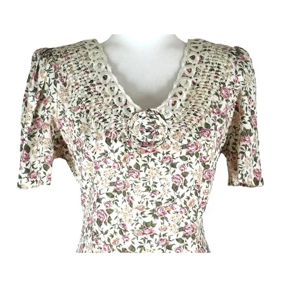 Vintage Paquette Too! Floral Dress with Rosette and Lace Collar Garden Cottage T - Picture 2 of 14
